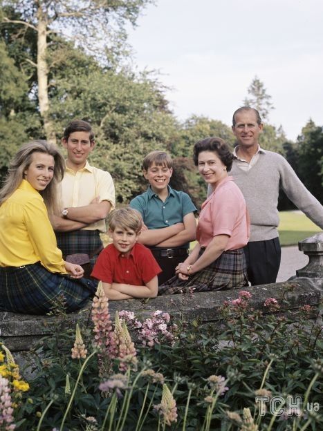 Принцесса Анна с родителями и братьями / © Getty Images