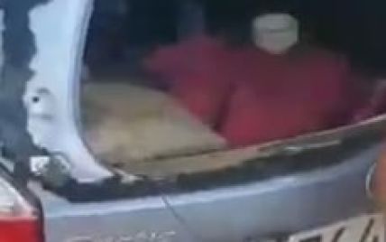 В Крыму становится все жарче: в авто туристов из РФ во время отдыха прилетел снаряд из полигона (видео)