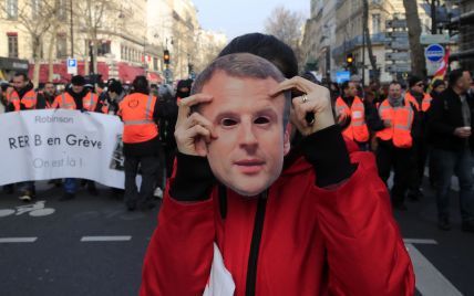 Правительство Франции одобрило проект пенсионной реформы на фоне очередных протестов