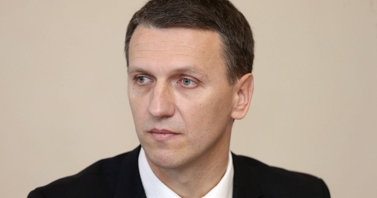 Директор ДБР показав, де саме знайшов "прослушку" у своєму кабінеті