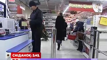 За этот год гривна установила мировой антирекорд