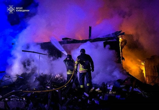Пожар в Киевской области после атаки беспилотниками в ночь на 1 мая