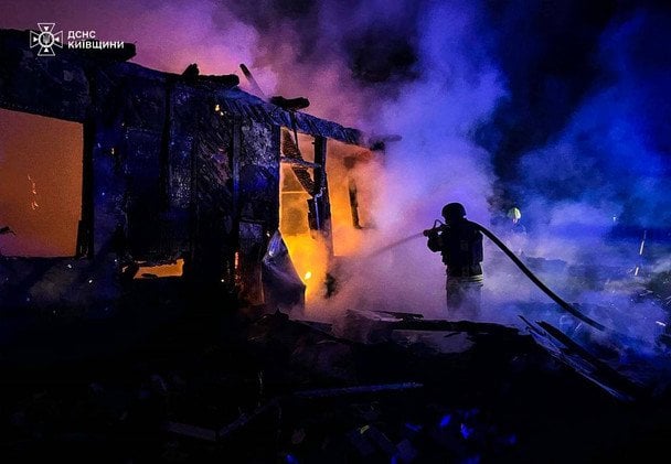 Пожар в Киевской области после атаки беспилотниками в ночь на 1 мая
