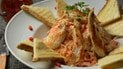 Салат із куркою, морквою, сиром і яйцями