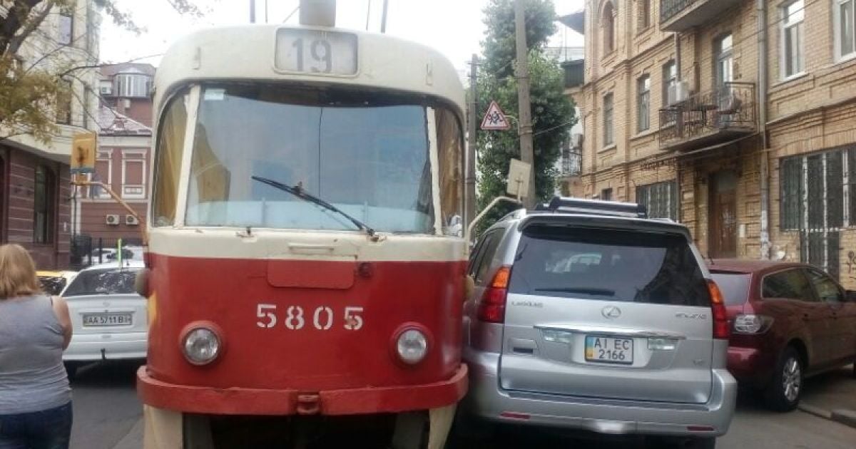 Подробности ДТП выясняет полиция / © ТСН.ua