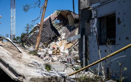 Ракетний удар по житловому будинку під Дніпром: в ОВА повідомили про стан дітей, які вижили під руїнами