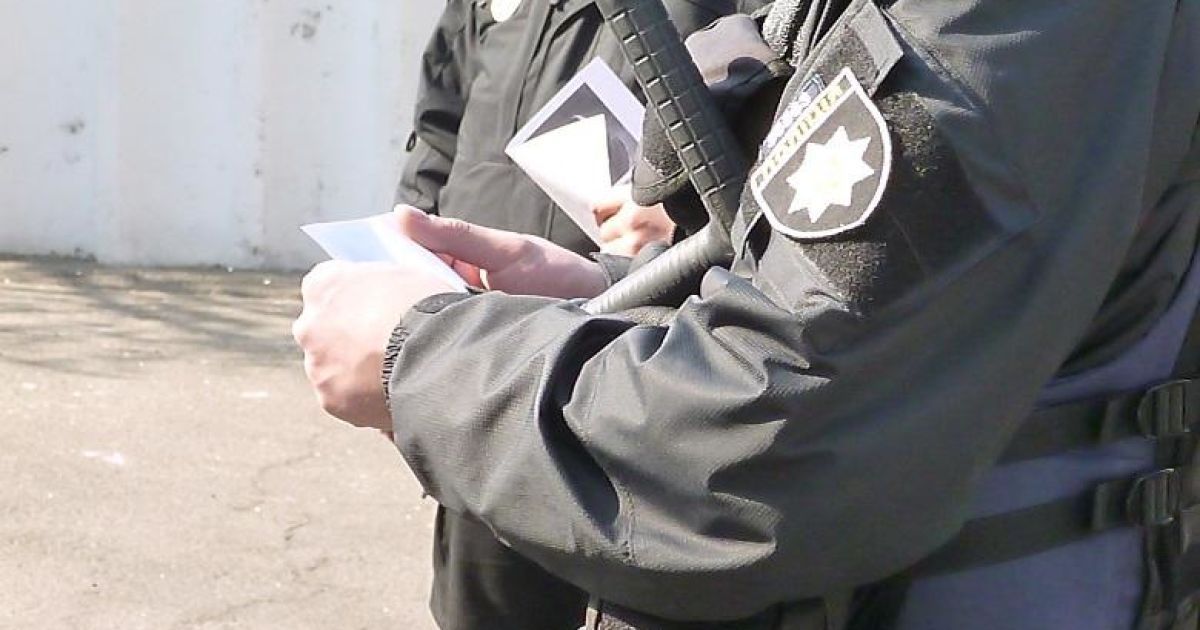 "Зламали ніс, вибили зуби": у Києві двоє підлітків побили пенсіонера-охоронця школи
