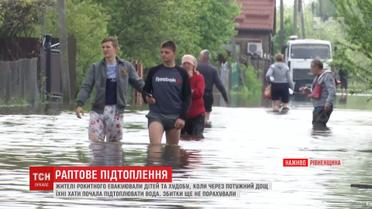 На Рівненщині річка вийшла з берегів і підтопила сотні господарств