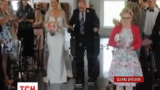 У Великобританії паралізований чоловік встав з інвалідного візка заради весілля доньки