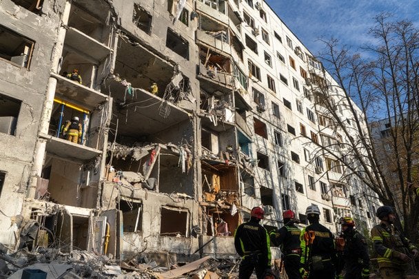 28 вересня 2026. У Харкові завершили пошуково-рятувальні роботи у Салтівському районі, де внаслідок російської атаки пошкоджена багатоповерхівка. Кількість постраждалих зросла до 35 осіб. / © Associated Press