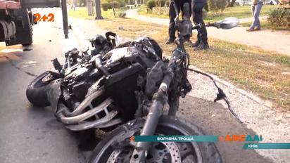 Мотоцикліст врізався у легковик та втік з місця ДТП