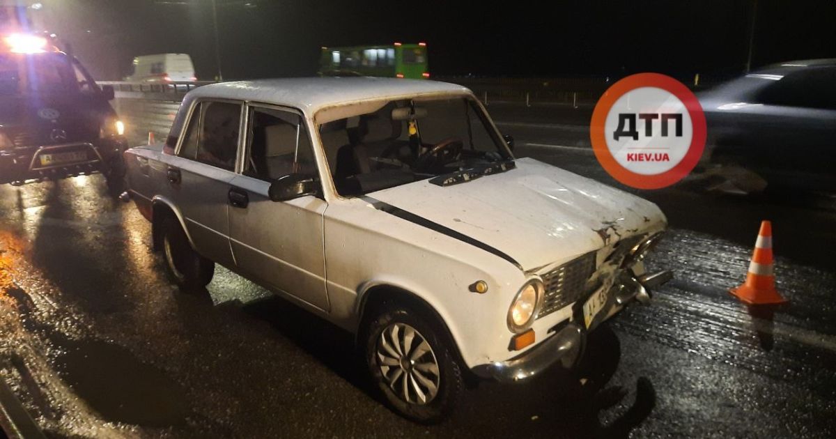 У Києві п’яний водій на ВАЗ протаранив попутну автівку