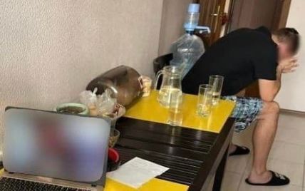 Познакомился в Сети: в Киеве мужчина отправлял интимные фото 13-летней девочке и склонял к сексу