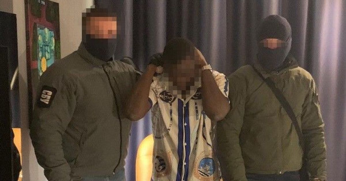 В Киеве студент-иностранец хотел "нагреть" аграриев фальшими долларами