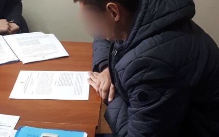 В Киеве в кабинете чиновника уголовного розыска нашли более 100 тысяч долларов