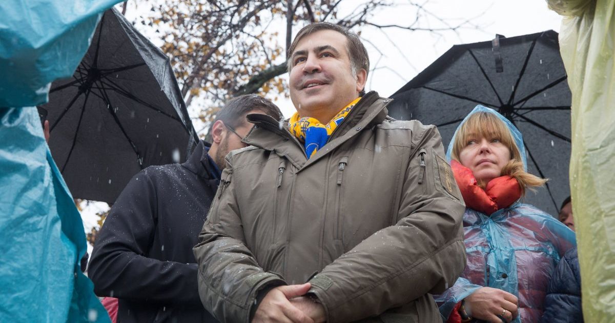 Неизвестные утром выламывают двери в квартире Саакашвили - Сакварелидзе