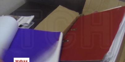 Відео обшуку квартири, в якій виявили архіву сім’ї Януковича