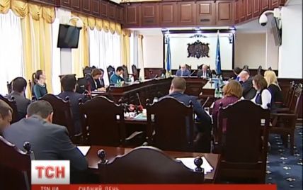 Скандальным судьям Волковой и Вознюку продлили еще на месяц отстранение от должностей