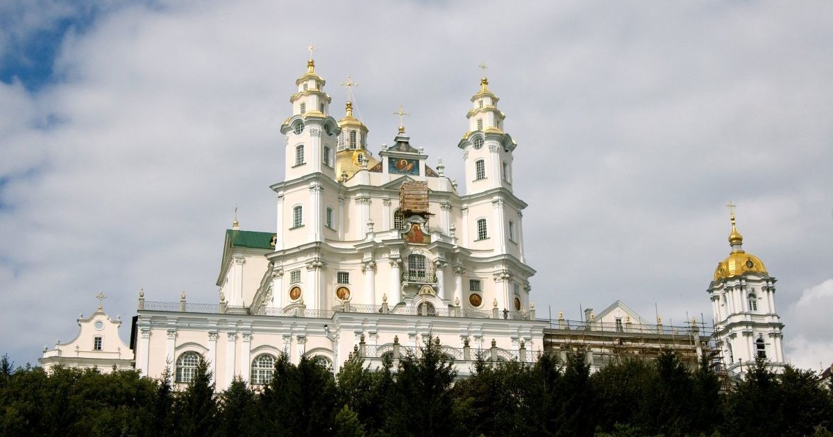 У Почаєві максимально посилюють карантин через "критичний ріст захворюваності" на коронавірус