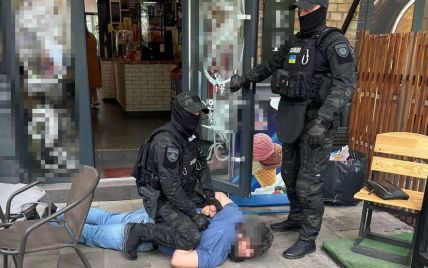 Хабар за дозвіл на стихійну торгівлю: у Києві затримали працівника РДА та його спільника