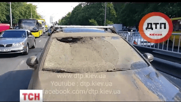 Через вибух каналізаційного люку в Києві жінка-водій опинилася у лікарні