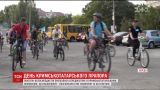 В Херсоне состоялся велопробег ко Дню крымскотатарского флага