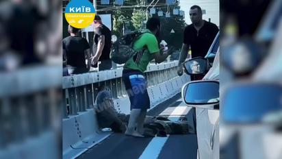 У Києві спалахнула бійка внаслідок ДТП