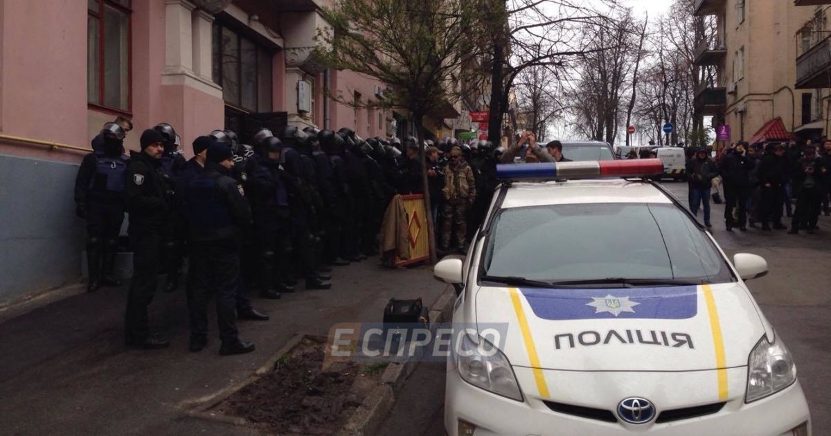 Саакашвілі погрожує стрибнути з даху_1 / © Еспресо.TV