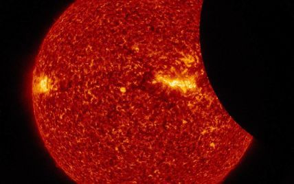 NASA показало фото солнечного затмения, которые перехватывают дух