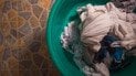 Чи відпирає холодна вода плями