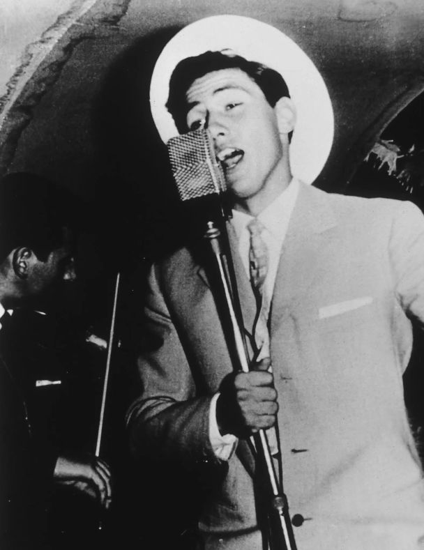 Берлусконі співає на круїзному лайнері / Marka / Universal Images Group, via Getty Images