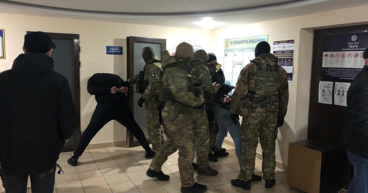 Бойовик в Одесі. Злочинці зі зброєю напали на інкасаторів та викрали автомобіль з грошима