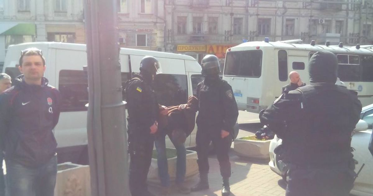 Из столичного отеля "Лыбидь" выгоняют незаконных поселенцев / © Фото Натальи Нагорной/ТСН