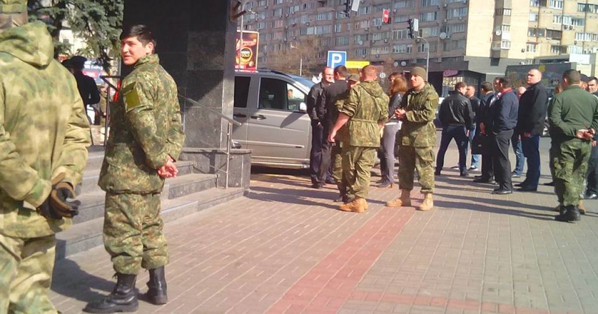 Из столичного отеля "Лыбидь" выгоняют незаконных поселенцев / © Фото Натальи Нагорной/ТСН