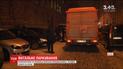 На одной из парковок Львова опрометчивый водитель наехал на парковщика