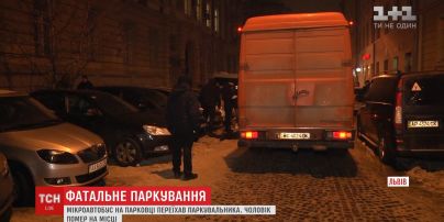 На одній з парковок Львова необачний водій наїхав на паркувальника
