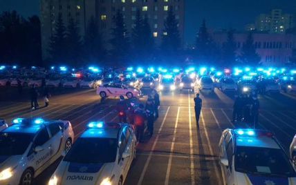 Аваков показав фото, як поліцейські виїхали патрулювати вулиці Києва