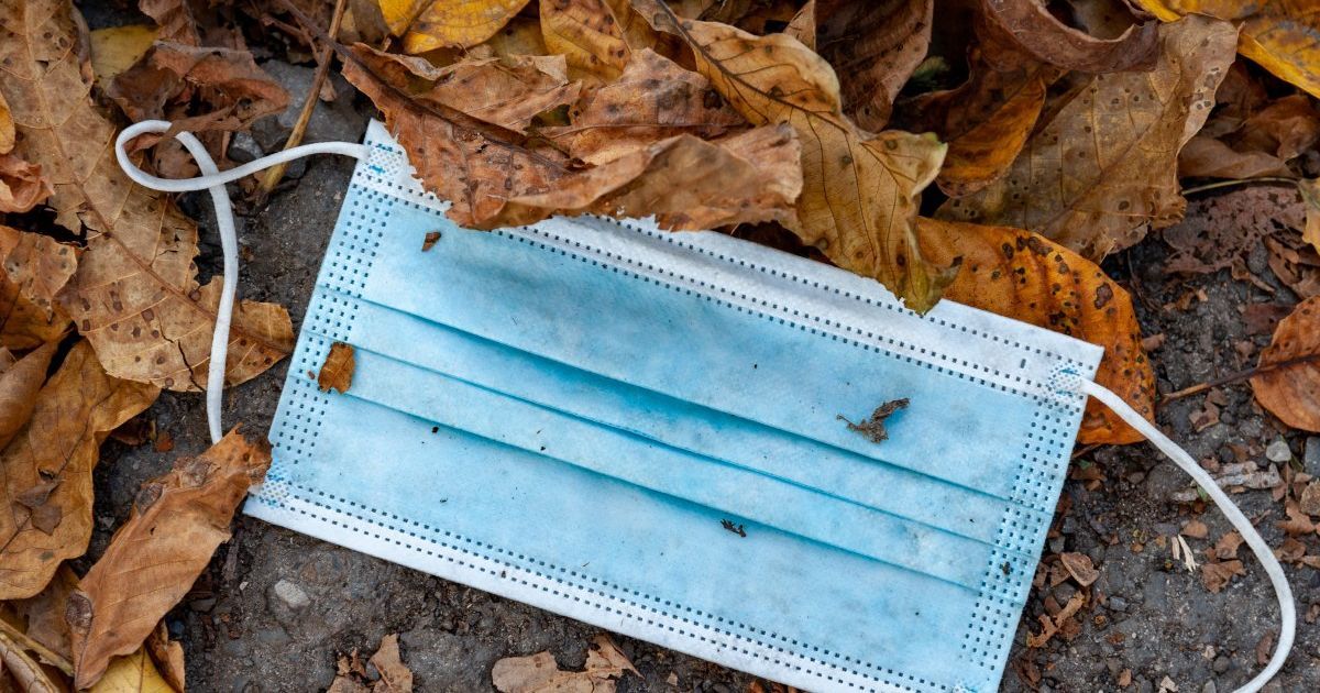 "Червону" карантинну зону ввели ще в чотирьох областях України: які заборони, а що дозволено (перелік)