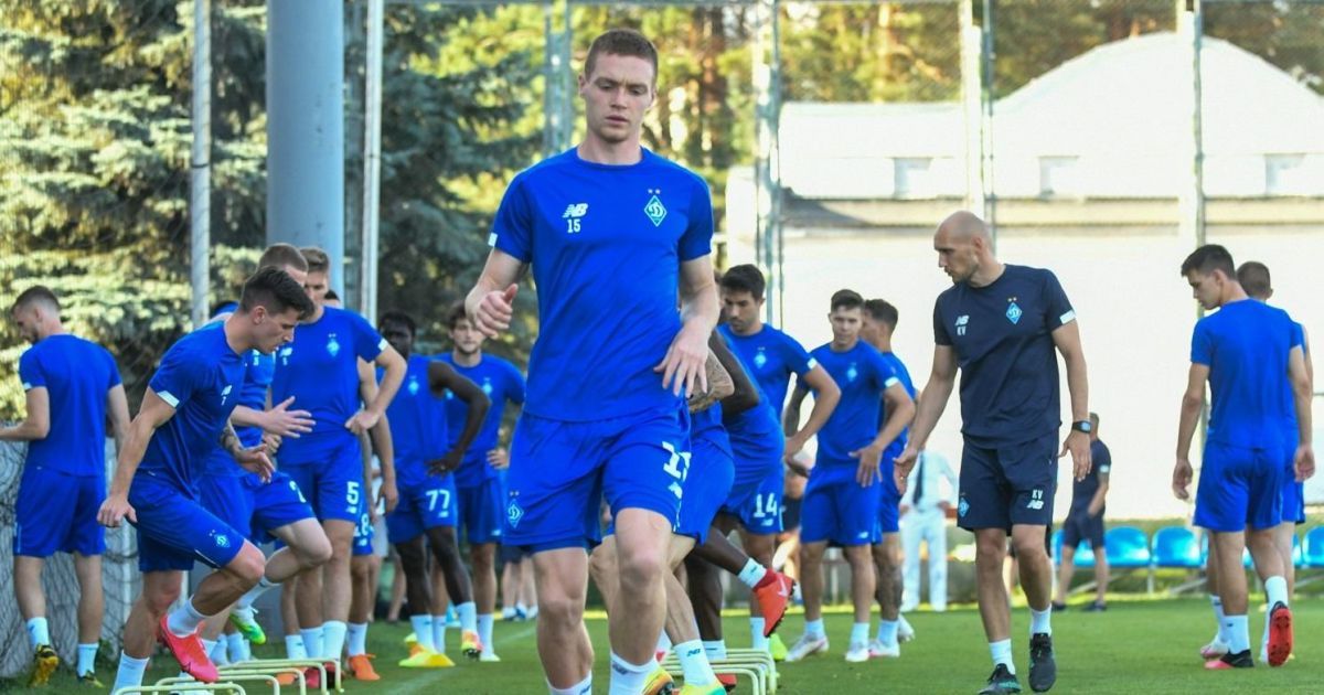 "Динамо" не отпустит футболистов домой перед важной битвой с "Зарей"