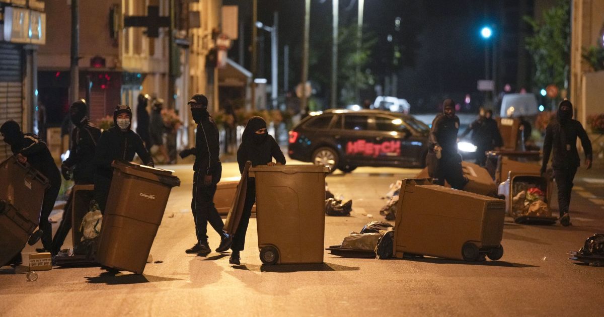 Митингующие не собираются успокаиваться