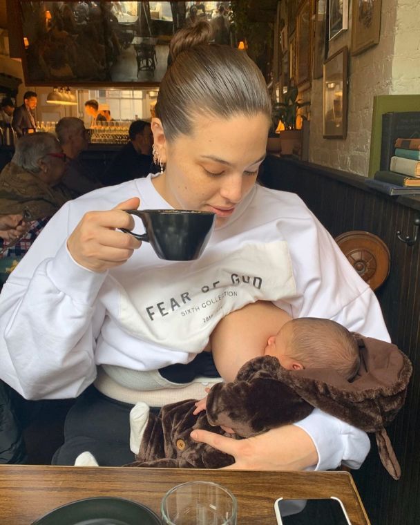  / © instagram.com/ashleygraham