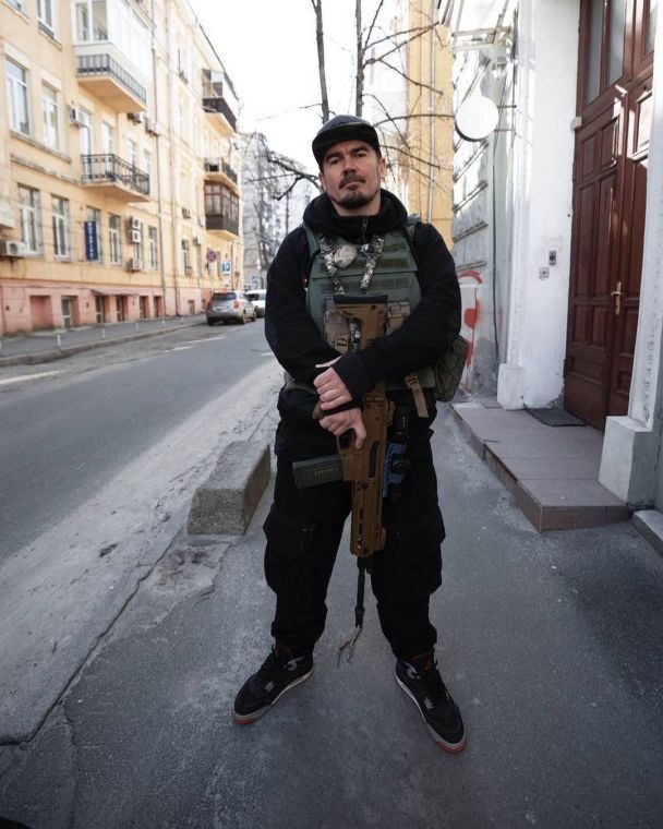 З початком війни Фагот пішов до тероборони / © instagram.com/fahot