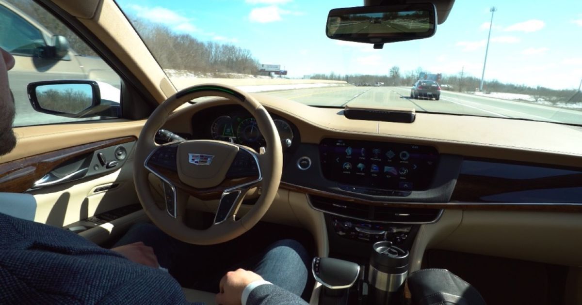 В рекламе автопилота Cadillac "насмехается" над Tesla