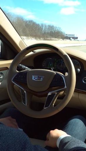 В рекламе автопилота Cadillac "насмехается" над Tesla