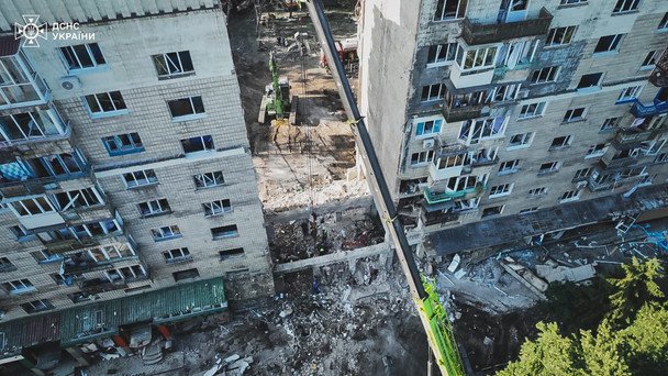 В Киеве снова возросло количество жертв удара РФ по дому на Соломенке (обновлено)