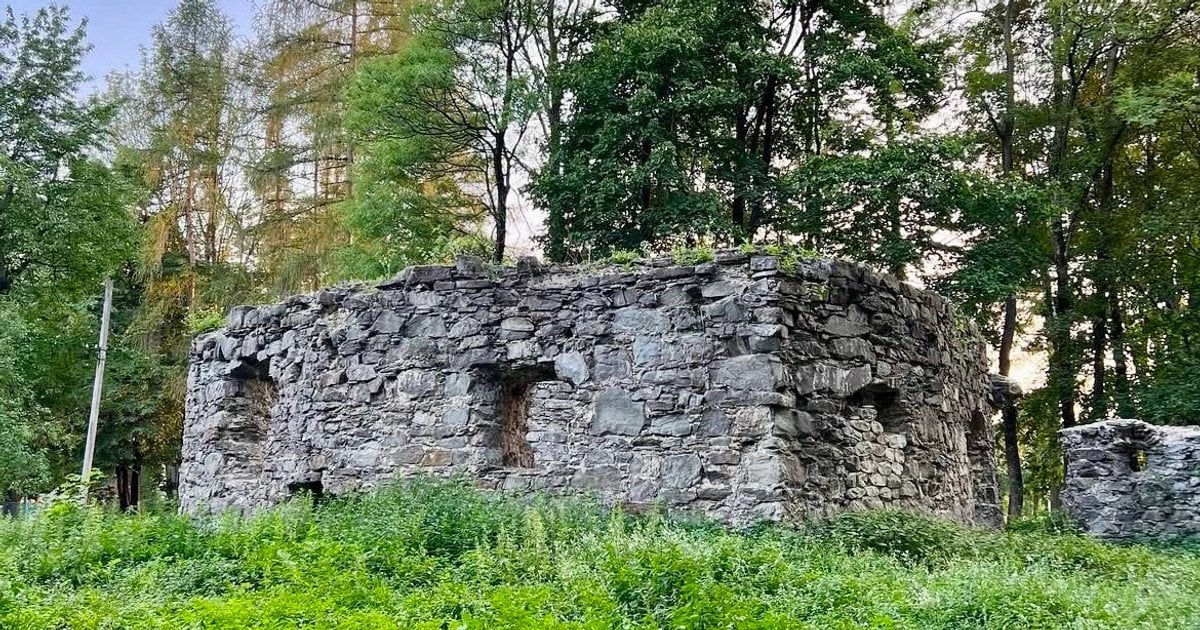 Надвірнянський замок instagram.com_valkyrja.88