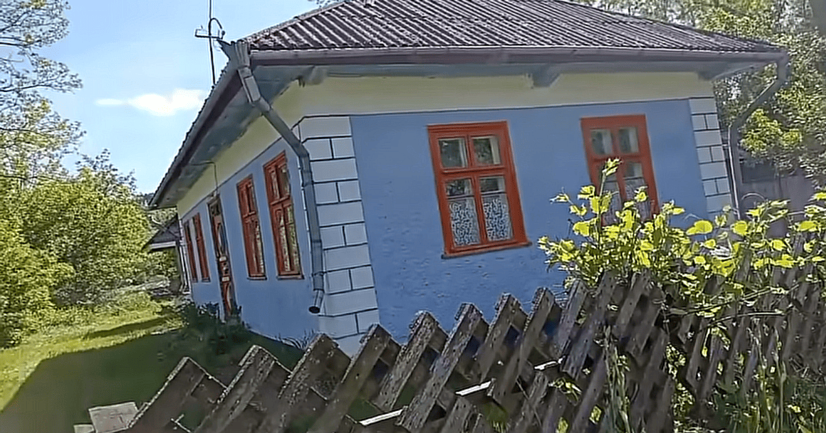 Хата в селі