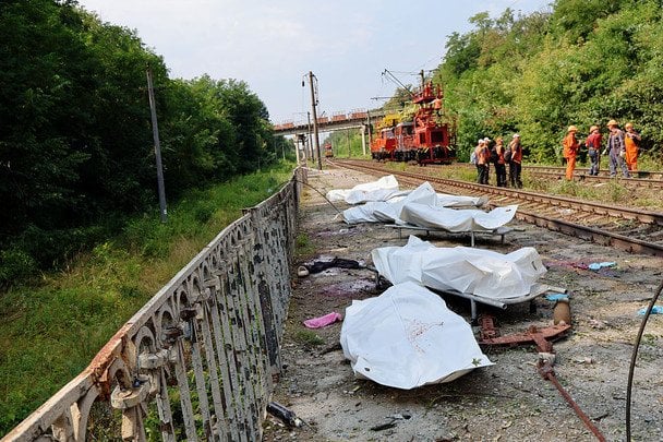 5 августа 2026 года. Во время массированной баллистической атаки восемь человек погибли на железнодорожной станции возле села Квитневого в Броварском районе. / © Getty Images