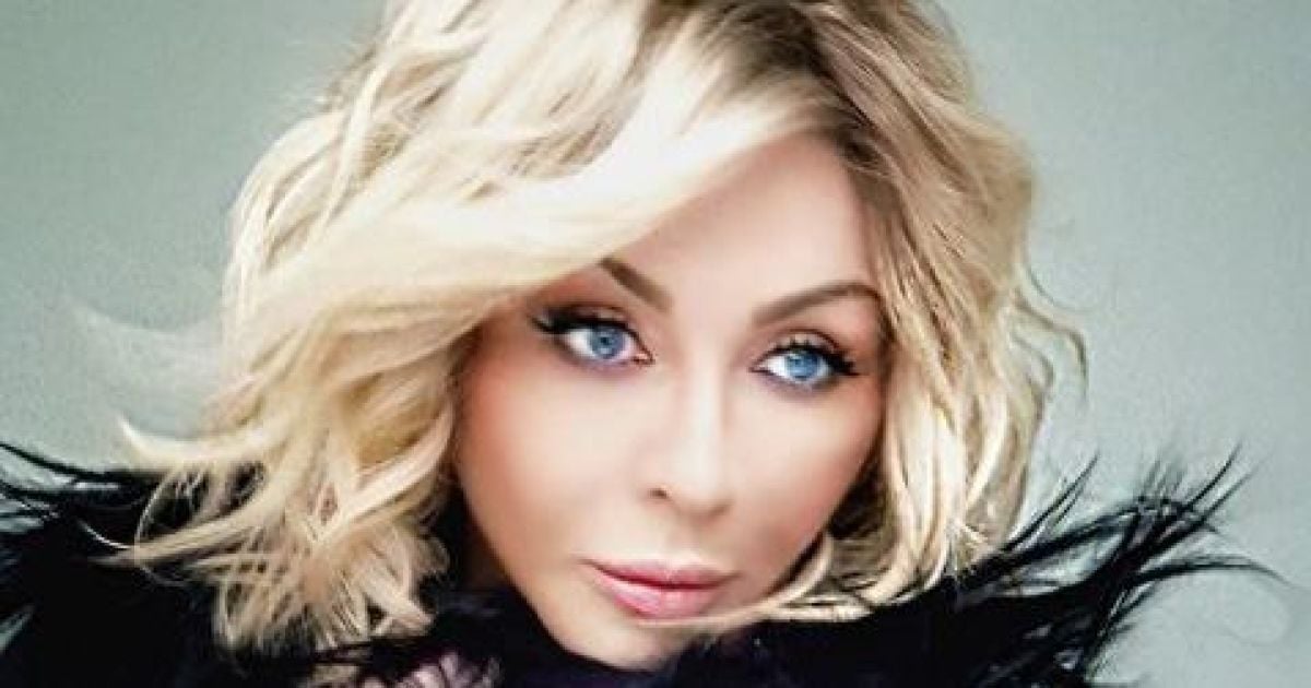 Романтична Ірина Білик у чорному хутрі знялася у загадковій фотосесії