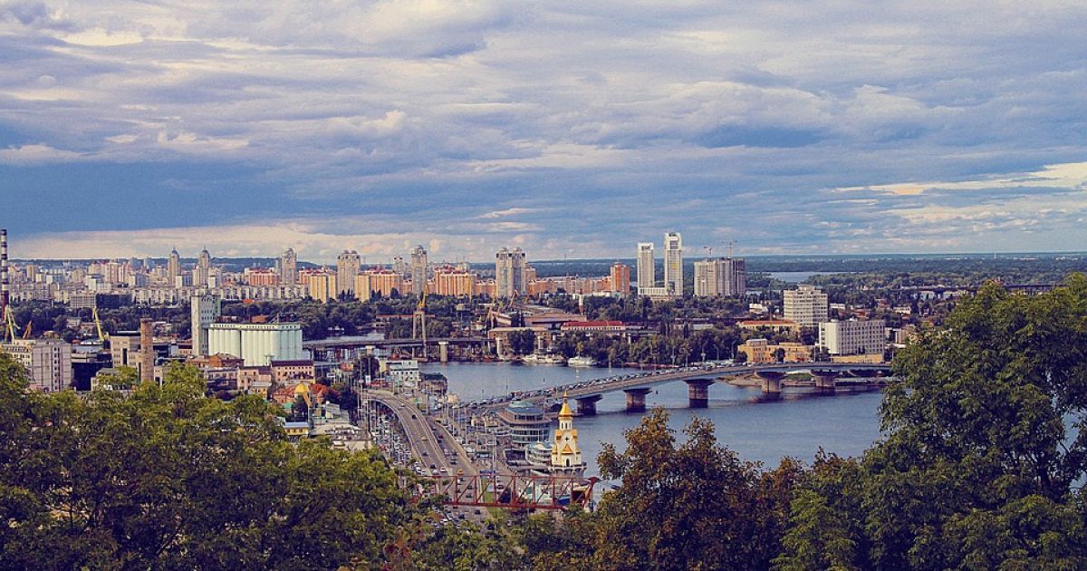 У Києві з'явився пам'ятник першому комп'ютеру: навіщо терти монумент